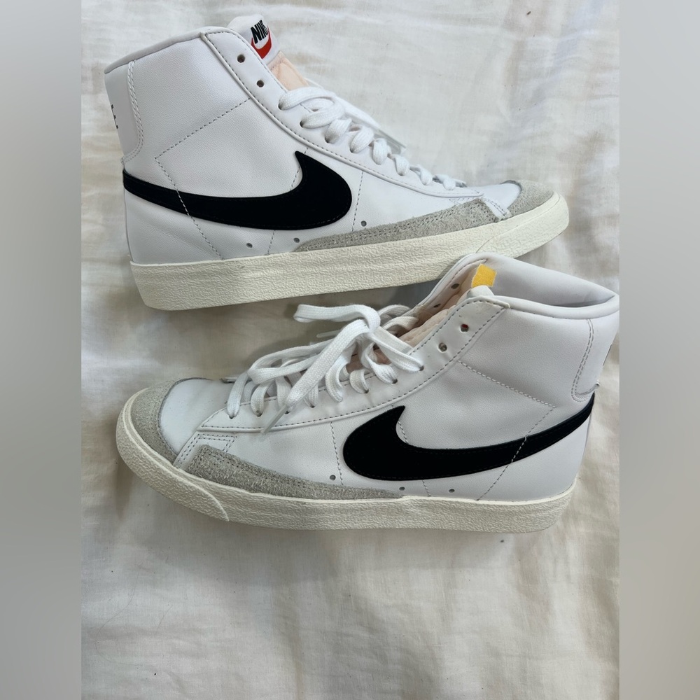 NIKE Blazer Mid '77 Womens Shoes